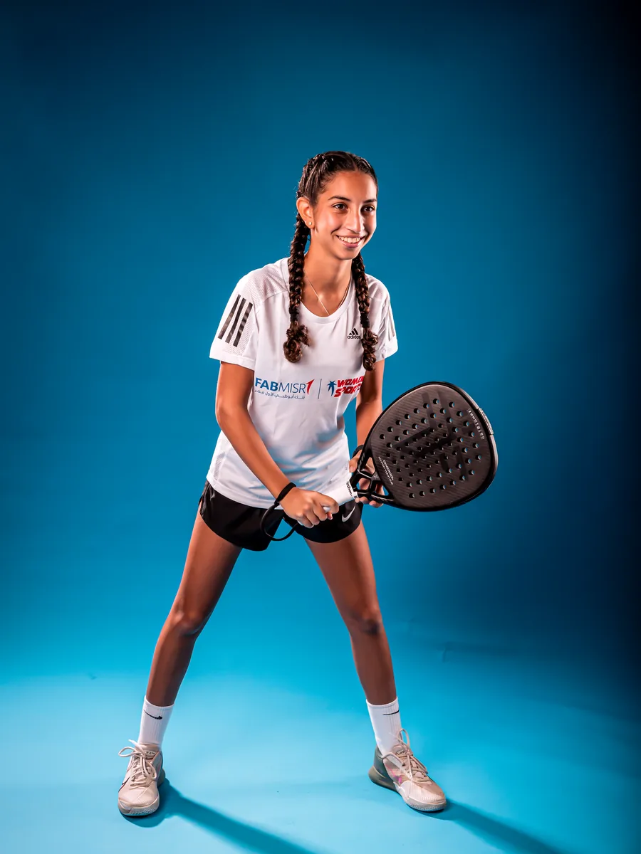 رياضية شابة بقميص Women in Sports